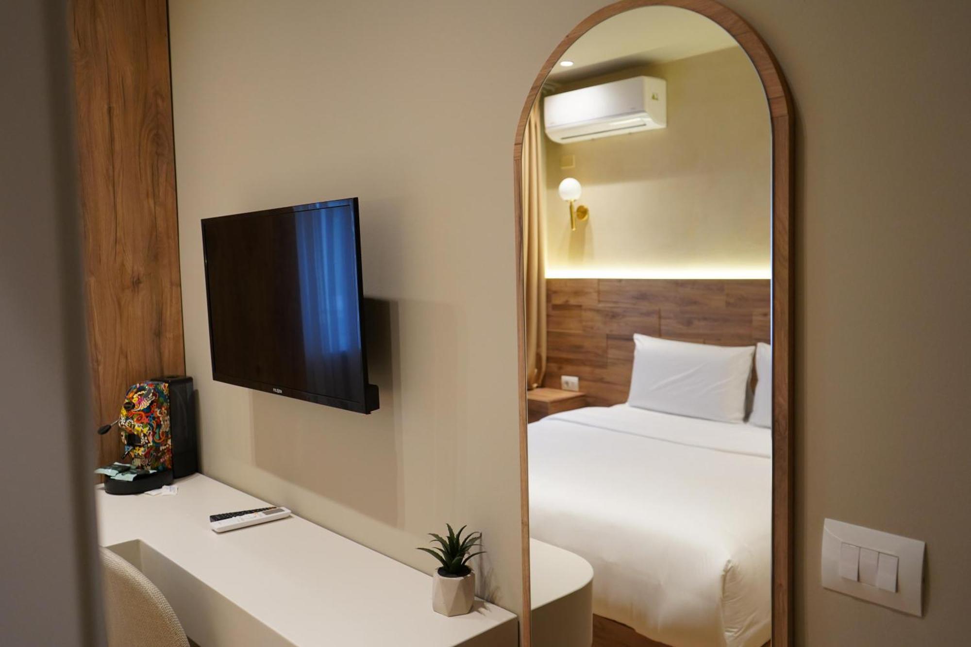 Vater Apartments Тирана Экстерьер фото